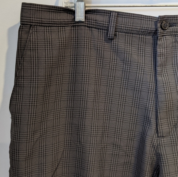 HAGGAR grey plaid shorts sz 42 - Picture 2 of 6